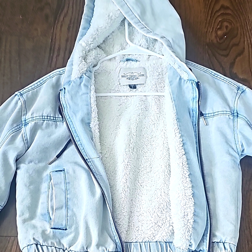 Denim jacket 💙 size S